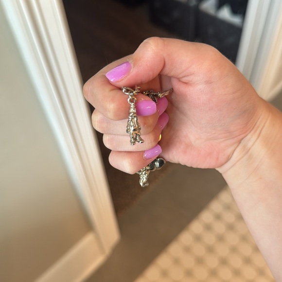 Disney charm bracelet with characters - Picture 3 of 7